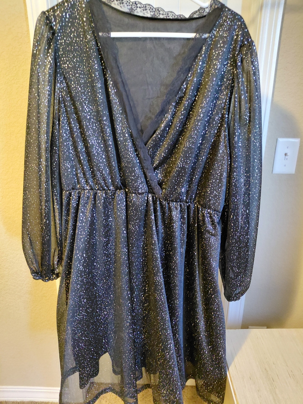 Black Sparkle V-Neck Long Sleeve Party Dress